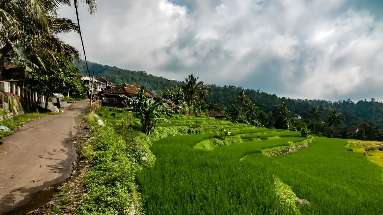 Listening To These Indonesian Podcasts Will Consistently Improve Your Comprehension
