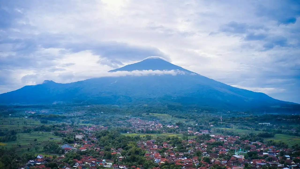 Why Learn Indonesian: 7 Reasons It Is The Easiest Asian Language For Beginners